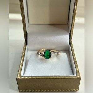 Green and gold rings bundle